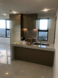 Bếp bàn giao căn hộ Kingdom 101 Bán căn hộ Kingdom 101 Quận 10 tầng trung, diện tích 53m2, 1PN, ban công hướng Tây Nam 