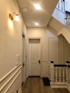 Không gian nhà phố Huyện Nhà Bè Nhà phố hướng Đông Nam diện tích 126m2, bàn giao đầy đủ nội thất.