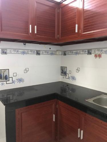 Phòng bếp nhà phố đường Lê Văn Lương, Quận 7 Nhà phố hướng Nam nội thất cơ bản, bàn giao ngay sổ hồng.