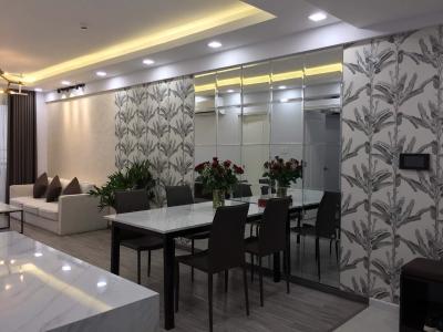 Bàn ăn phòng bếp Scenic Valley, Quận 7 Căn hộ Scenic Valley tầng trung, view nội khu hồ bơi.