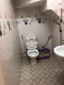 Phòng tắm nhà phố Phan Văn Trị, Bình Thạnh Nhà phố căn góc hướng Đông Nam, gần Đại học Văn Lang.