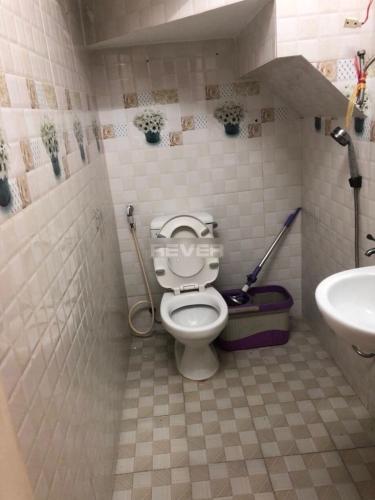 Phòng tắm nhà phố Phan Văn Trị, Bình Thạnh Nhà phố căn góc hướng Đông Nam, gần Đại học Văn Lang.