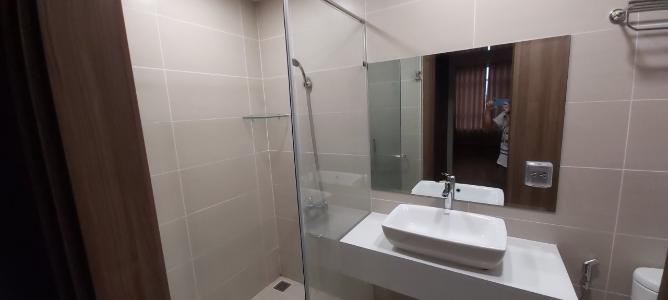 Phòng tắm căn hộ De Capella Căn hộ De Capella view tầng cao nhìn ra thành phố, đủ tiện nghi.