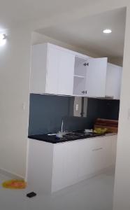 Phòng bếp căn hộ Green River, Quận 8 Căn hộ Green River cửa chính hướng Đông Bắc, view nội khu yên tĩnh.