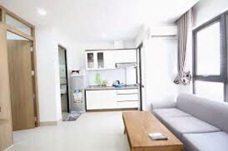 Phòng khách của căn hộ dịch vụ quận 10 Cho thuê căn hộ dịch vụ đường Ba tháng Hai, Quận 10, diện tích 35m2, cách Nhà hát Hòa Bình 200m