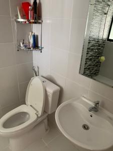 căn hộ La Astoria  quận 2 Căn hộ La Astoria tầng trung, ban công hướng Đông.