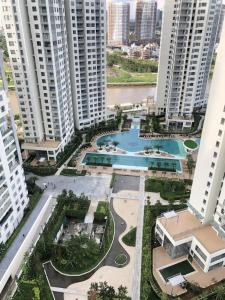 Diamond Island Quận 2  Căn hộ Diamond Island tầng trung, view thành phố lung linh về đêm.