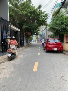 Đường nhà phố đường số 2, Quận 2 Nhà phố hướng Đông, mặt tiền đường nhựa xe hơi.