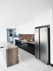 Căn hộ Empire City, Quận 2 Căn hộ Empire City tầng 14 view đón gió mát mẻ, nội thất cơ bản.