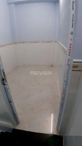 Phòng ngủ nhà phố Phạm Thế Hiển, quận 8 Nhà phố có sổ hồng riêng, bàn giao ngay, view hướng Bắc.