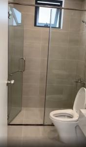 Phòng tắm căn hộ Central Premium, Quận 8 Căn hộ Central Premium tầng 17 nội thất cơ bản, view nội khu mát mẻ.