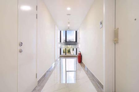 Hành lang Sunshine City Sài Gòn, Quận 7 Căn hộ Sunshine City Saigon nội thất cơ bản, hướng Đông Nam.