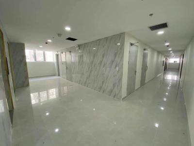 Hành lang căn hộ Topaz Elite Căn hộ Topaz Elite tầng trung, hướng thành phố sầm uất.