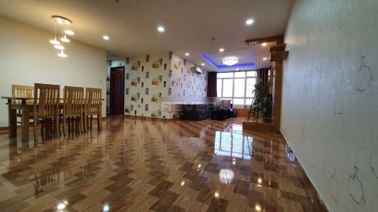 Phòng khách Chánh Hưng- Giai Việt, Quận 8 Căn hộ Chánh Hưng Giai Việt tầng trung, ban công hướng Đông.