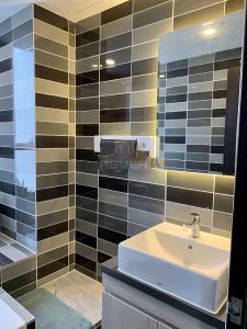 Phòng tắm căn hộ Richstar, Tân Phú Căn hộ chung cư Richstar view nội khu yên tĩnh, hướng cửa Đông Nam.