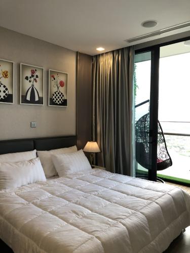 Căn hộ vinhomes Golden River , Quận 1 Căn hộ Vinhomes Golden River tầng 26 đầy đủ nội thất, view thoáng mát.