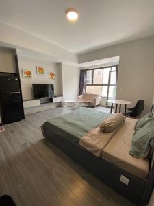 Phòng ngủ Botanica Premier, Tân Bình  Officetel Botanica Premier hướng Tây Nam, view nội khu.