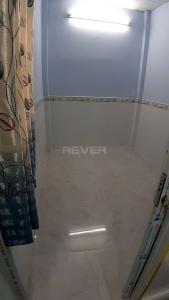 Phòng ngủ nhà phố Phạm Thế Hiển, quận 8 Nhà phố có sổ hồng riêng, bàn giao ngay, view hướng Bắc.