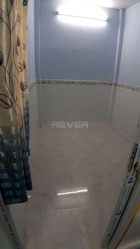 Phòng ngủ nhà phố Phạm Thế Hiển, quận 8 Nhà phố có sổ hồng riêng, bàn giao ngay, view hướng Bắc.