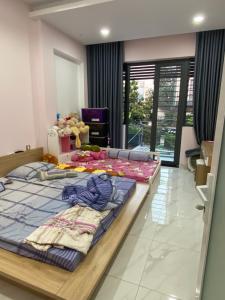 Phòng ngủ nhà phố đường số 2, Quận 2 Nhà phố hướng Đông, mặt tiền đường nhựa xe hơi.