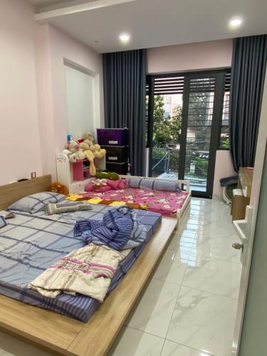 Phòng ngủ nhà phố đường số 2, Quận 2 Nhà phố hướng Đông, mặt tiền đường nhựa xe hơi.