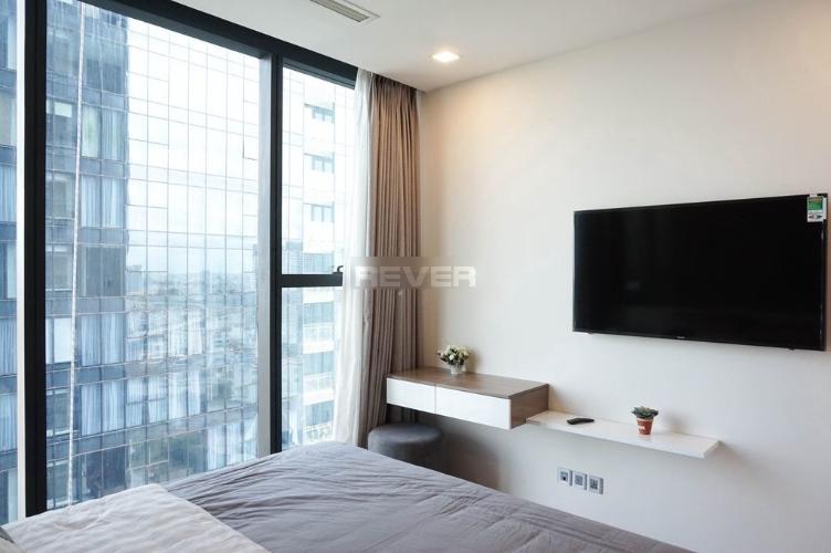 Phòng ngủ căn hộ Vinhomes Golden River Căn hộ Vinhomes Golden River đầy đủ nội thất, view sông và thành phố.