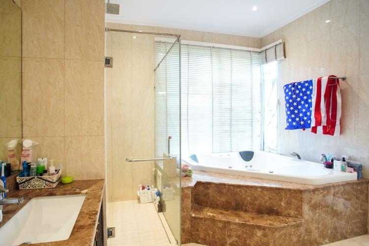 Toilet nhà phố Nhà Bè Bán nhà mặt tiền Lê Văn Lương, Nhà Bè, đầy đủ nội thất, cách KDC Phước Kiển A 400m