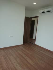 Phòng ngủ Eco Green Saigon Căn hộ Eco Green Saigon tầng thấp, view thành phố sầm uất.