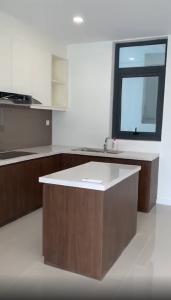 Phòng bếp căn hộ Central Premium, Quận 8 Căn hộ Central Premium tầng 17 nội thất cơ bản, view nội khu mát mẻ.