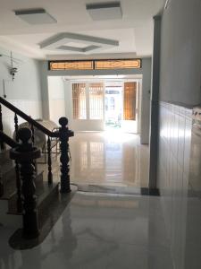 Phòng khách nhà phố Bình Tân Nhà phố Bình Tân hướng Đông Nam diện tích 55m2, khu vực dân cư an ninh.