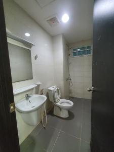 Phòng tắm Carillon 2, Tân Phú Căn hộ Carillon 2 ban công hướng Nam, không nội thất.