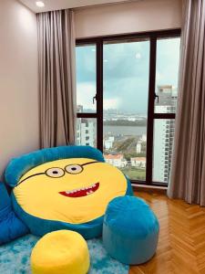 Phòng khách Feliz En Vista Quận 2 Căn hộ Feliz En Vista nội thất đầy đủ, view nội khu.