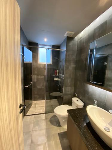 tolet Bán căn hộ Sunrise Riverside thuộc tầng thấp, 2 phòng ngủ, diện tích 70.45m2, sổ hồng đầy đủ