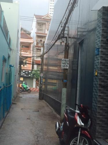 Đường trước nhà phố Quận 7 Nhà phố hướng Tây, cách mặt tiền đường Huỳnh Tấn Phát chỉ 20m.