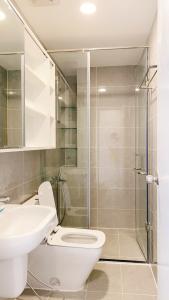 toilet Cho thuê căn hộ Terra Royal diện tích 58m2, kết cấu 2 phòng ngủ