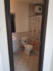 Phòng tắm An Phú Apartment, Quận 6 Căn hộ An Phú Apartment nội thất cơ bản, ban công hướng Nam.