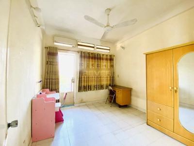 Phòng khách căn hộ Ngô Tất Tố, Bình Thạnh Căn hộ Ngô Tất Tố tầng thấp view Landmark 81, cửa hướng Đông Nam.