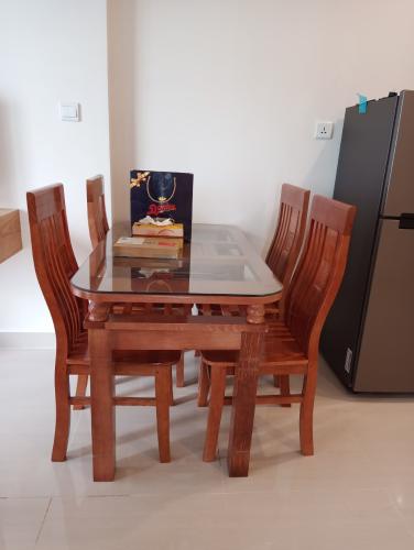 Phòng ăn Vinhomes Grand Park Quận 9 Căn hộ Vinhomes Grand Park hướng Đông, đầy đủ nội thất.