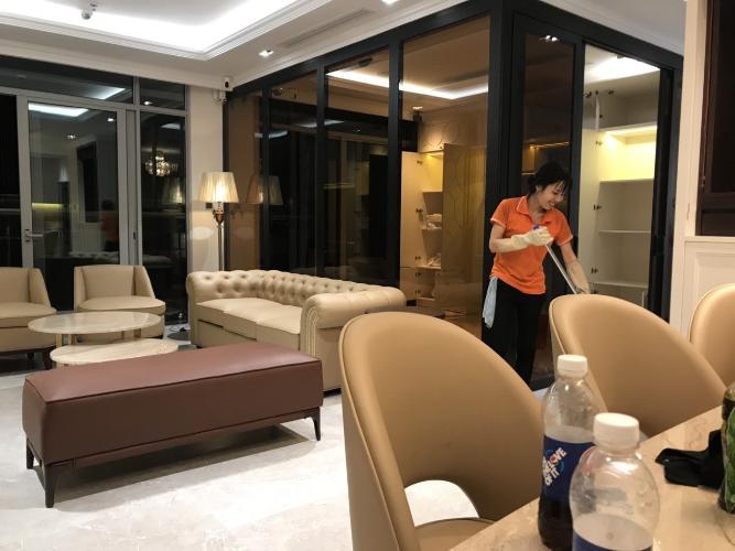 Căn hộ Vinhomes Central Park Bình Thạnh Căn hộ Vinhomes Central Park nội thất mạ vàng, view sông Sài Gòn và Landmark 81