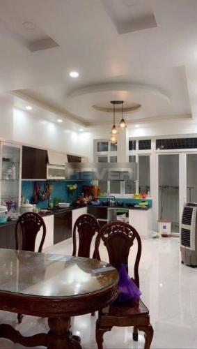 Phòng bếp nhà Quận 7 Nhà phố khu dân cư ven sông diện tích sử dụng 329m2, hướng Nam.