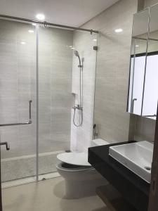 Phòng tắm căn hộ Saigon Pearl, Bình Thạnh Căn hộ Saigon Pearl view thành phố sầm uất, nội thất cơ bản.