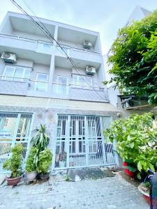 Mặt tiền nhà phố Quận 7 Nhà phố mặt tiền hướng Nam, khu dân cư an ninh yên tĩnh.