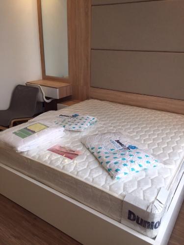 Phòng ngủ căn hộ Vinhomes Central Park, Quận Bình Thạnh Căn hộ tầng 24 Vinhomes Central Park bàn giao đầy đủ nội thất.