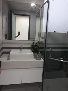 Bên trong căn hộ THE SUN AVENUE Cho thuê căn hộ officetel The Sun Avenue thuộc block 5, diện tích 52.19m2