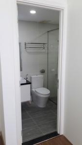 Phòng tắm căn hộ Tropic Garden, Quận 2 Căn hộ Tropic Garden hướng Tây Bắc view thoáng mát, đầy đủ nội thất.