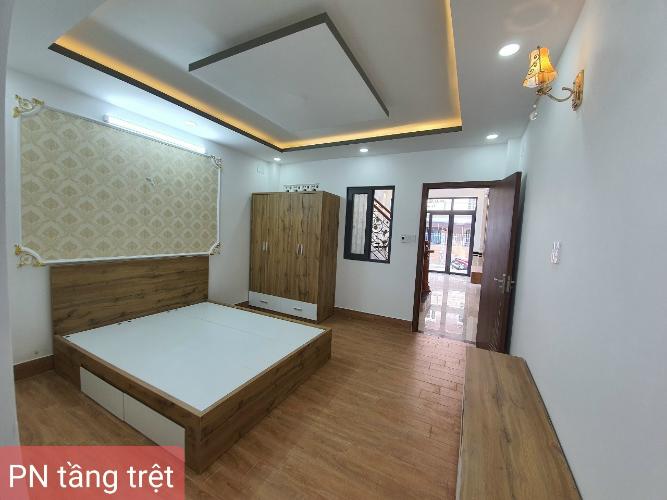 Phòng ngủ nhà phố Nhà phố hướng Bắc diện tích sử dụng 231m2, hẻm xe hơi.