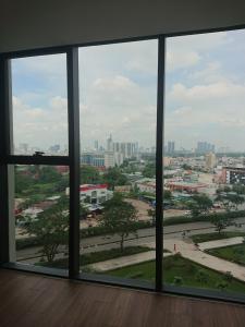 View Eco Green Saigon Căn hộ Eco Green Saigon tầng thấp, view thành phố sầm uất.