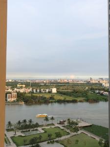 View căn hộ Vinhomes Central Park, Quận Bình Thạnh Căn hộ Vinhomes Central Park tầng 15, đầy đủ nội thất.