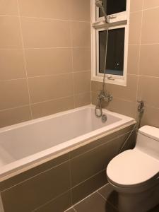 Phòng tắm Dragon Hill 2, Nhà Bè Căn hộ Dragon Hill 2 nội thất đầy đủ, view yên tĩnh.