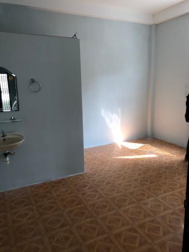 Phòng tắm nhà phố Bình Tân Nhà phố Bình Tân hướng Đông Nam diện tích 55m2, khu vực dân cư an ninh.